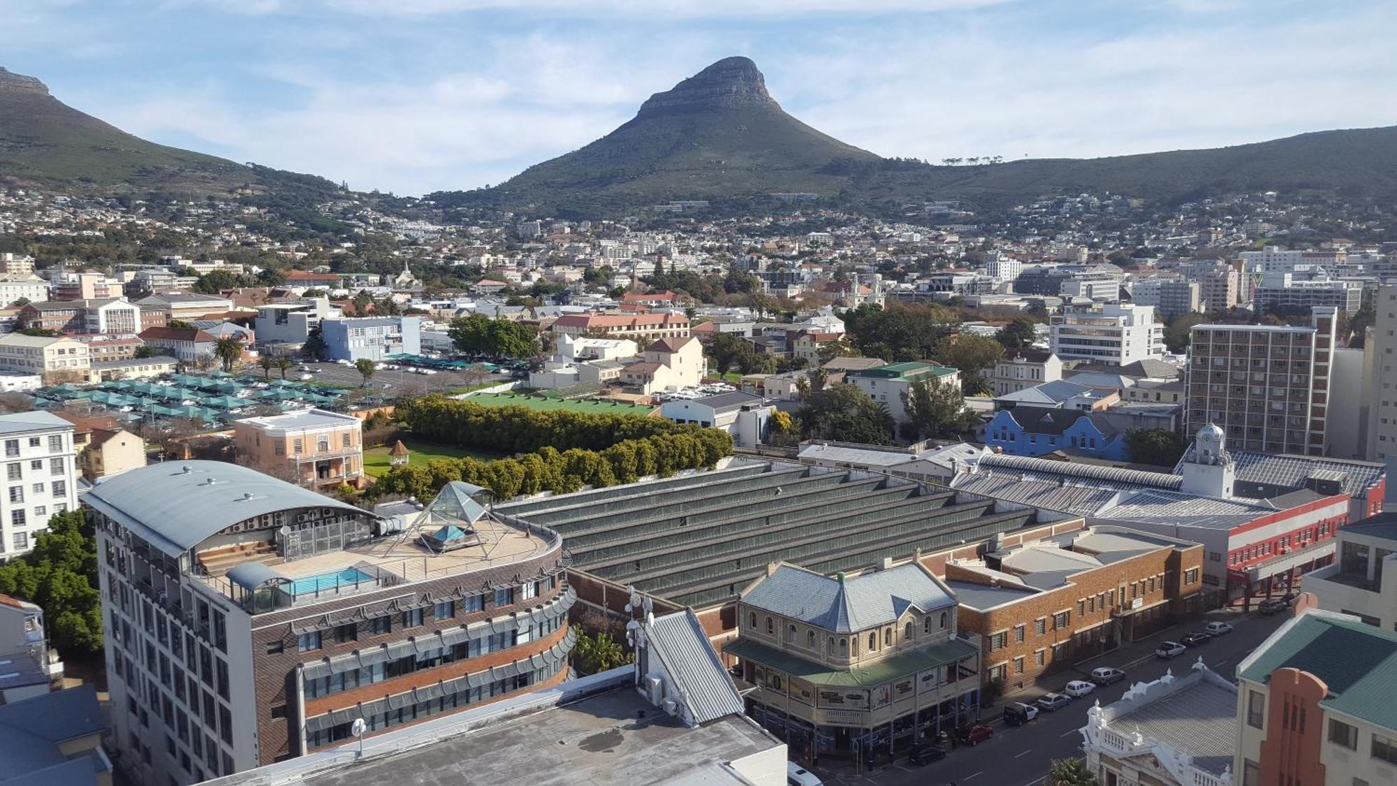 Four Seasons City Parkingpool Gym * Cape Town