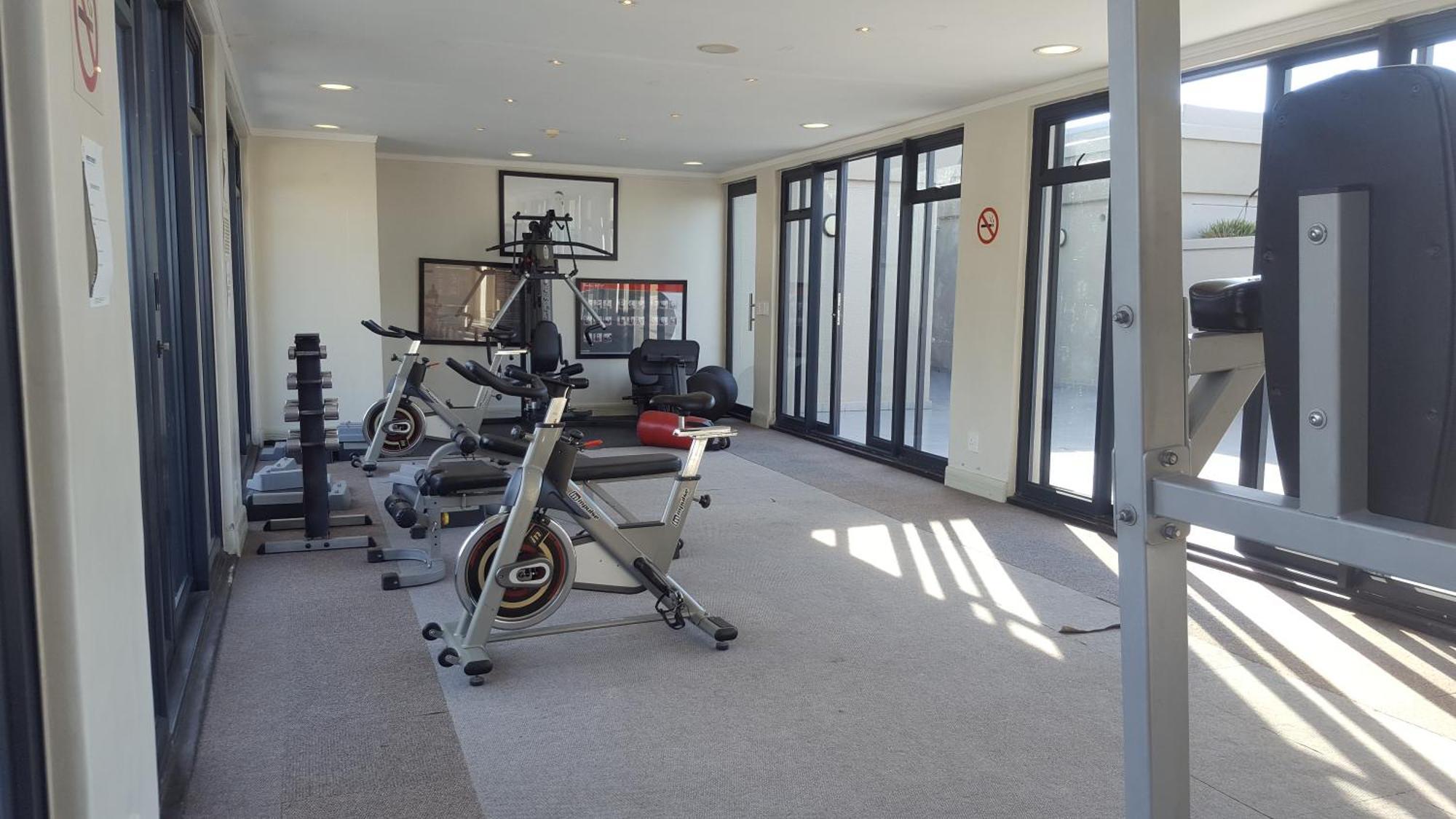 Four Seasons City Parkingpool Gym *